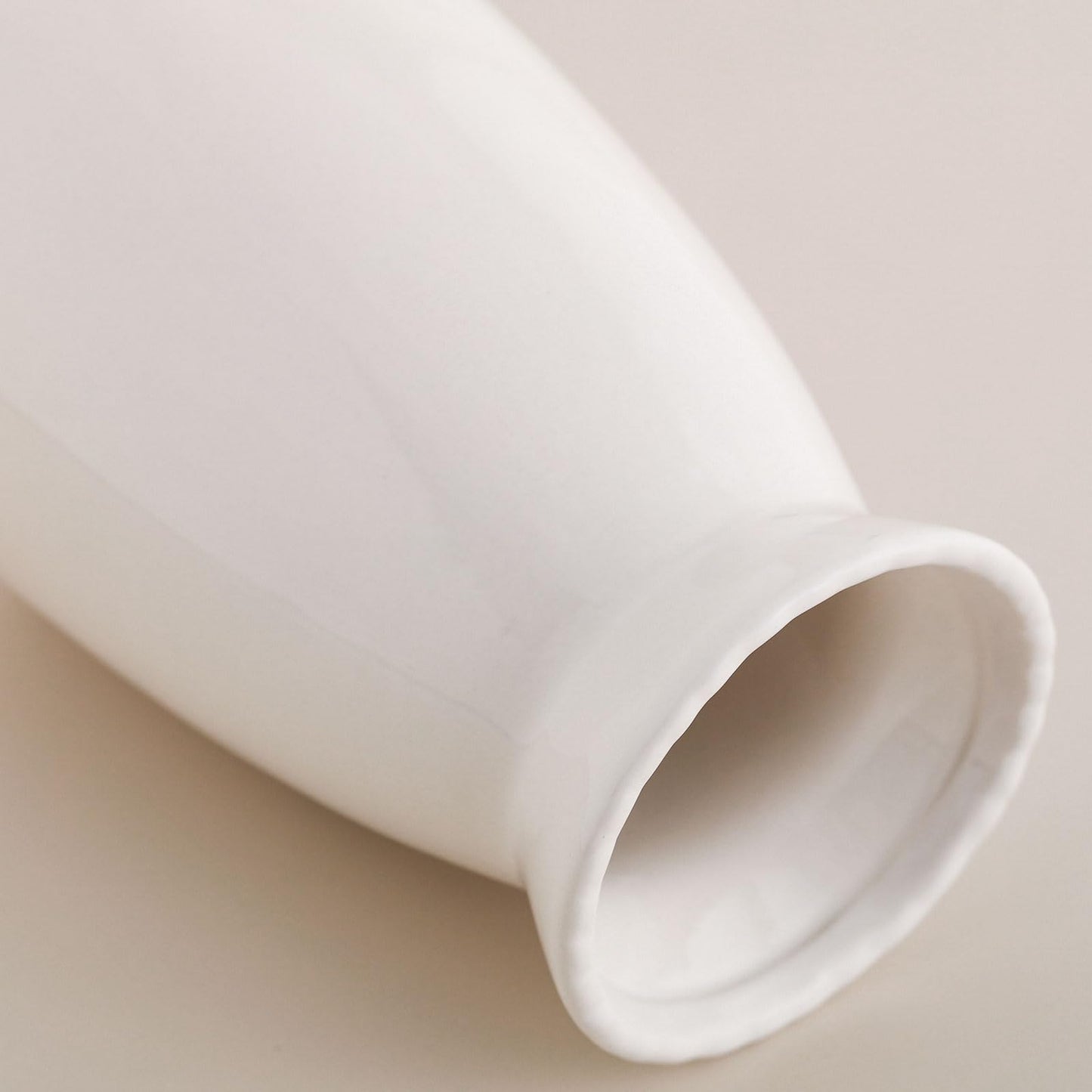 hjn White Flower Vase- Ceramic Vase for Decor, White vase for Flowers, Modern Vases for Living Room/Home Decor Accents/Entryway/Mantel/Bookshel