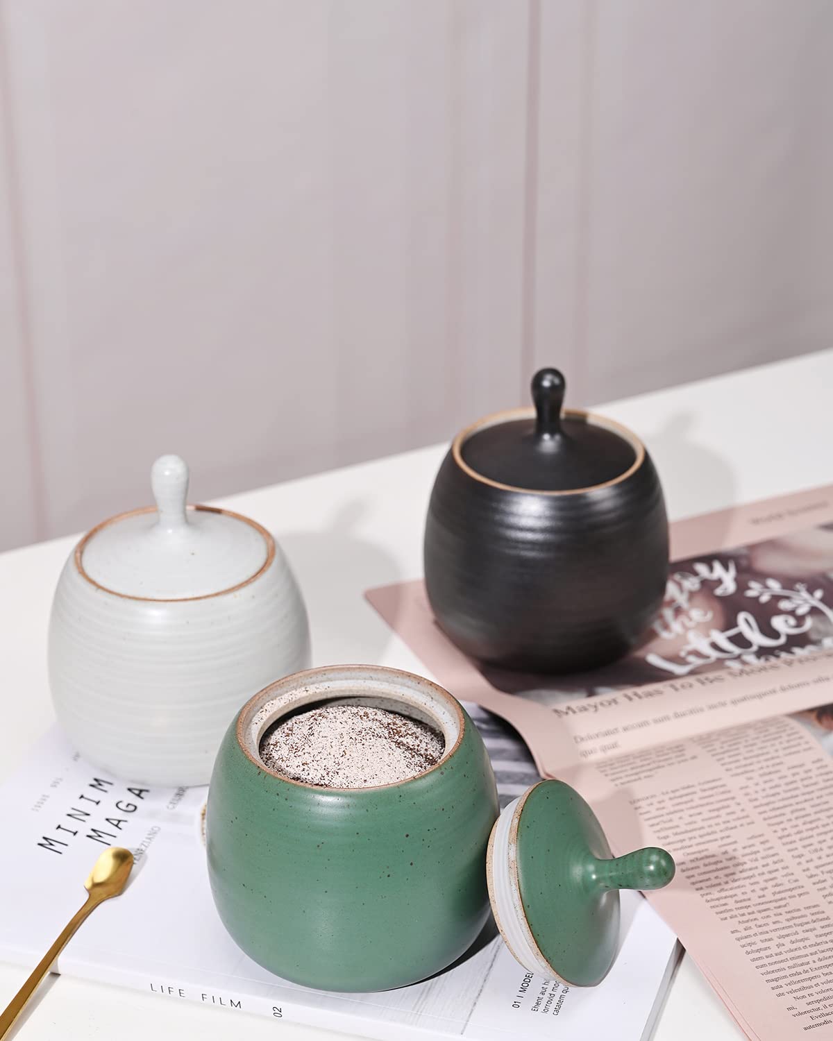 NCQIXIAO Retro Kitchen Canisters Ceramic Food Storage Jar Roud Shape with Silicone Airtight Lid for Tea, Coffee, Nuts, Herb, Spice, Sugar (Black)