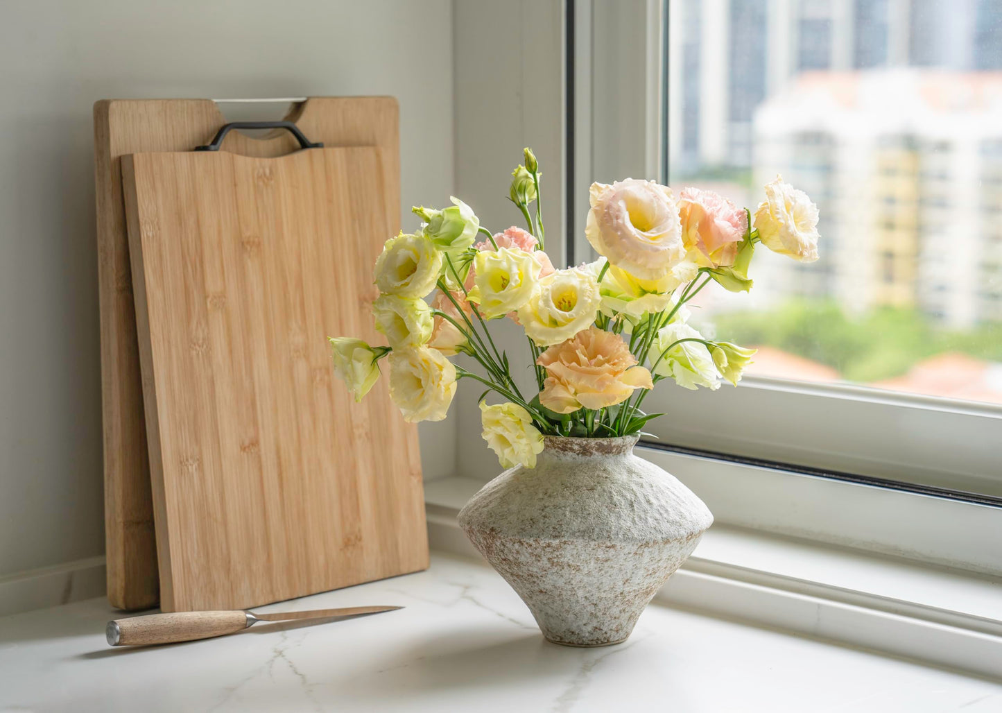 CozyWel Handmade Rustic White Ceramic Vase Decorative Flower Vase, Textured Pottery Vase for Centerpieces, Kitchen, Living Room, Bedroom Decor Gifts