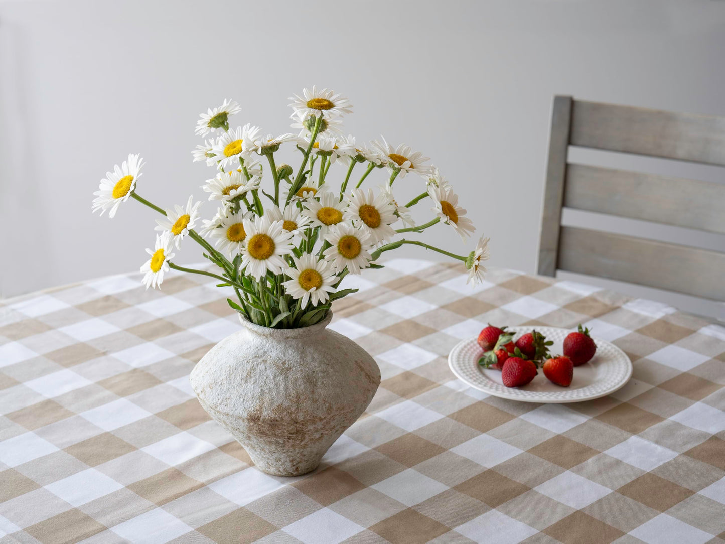 CozyWel Handmade Rustic White Ceramic Vase Decorative Flower Vase, Textured Pottery Vase for Centerpieces, Kitchen, Living Room, Bedroom Decor Gifts