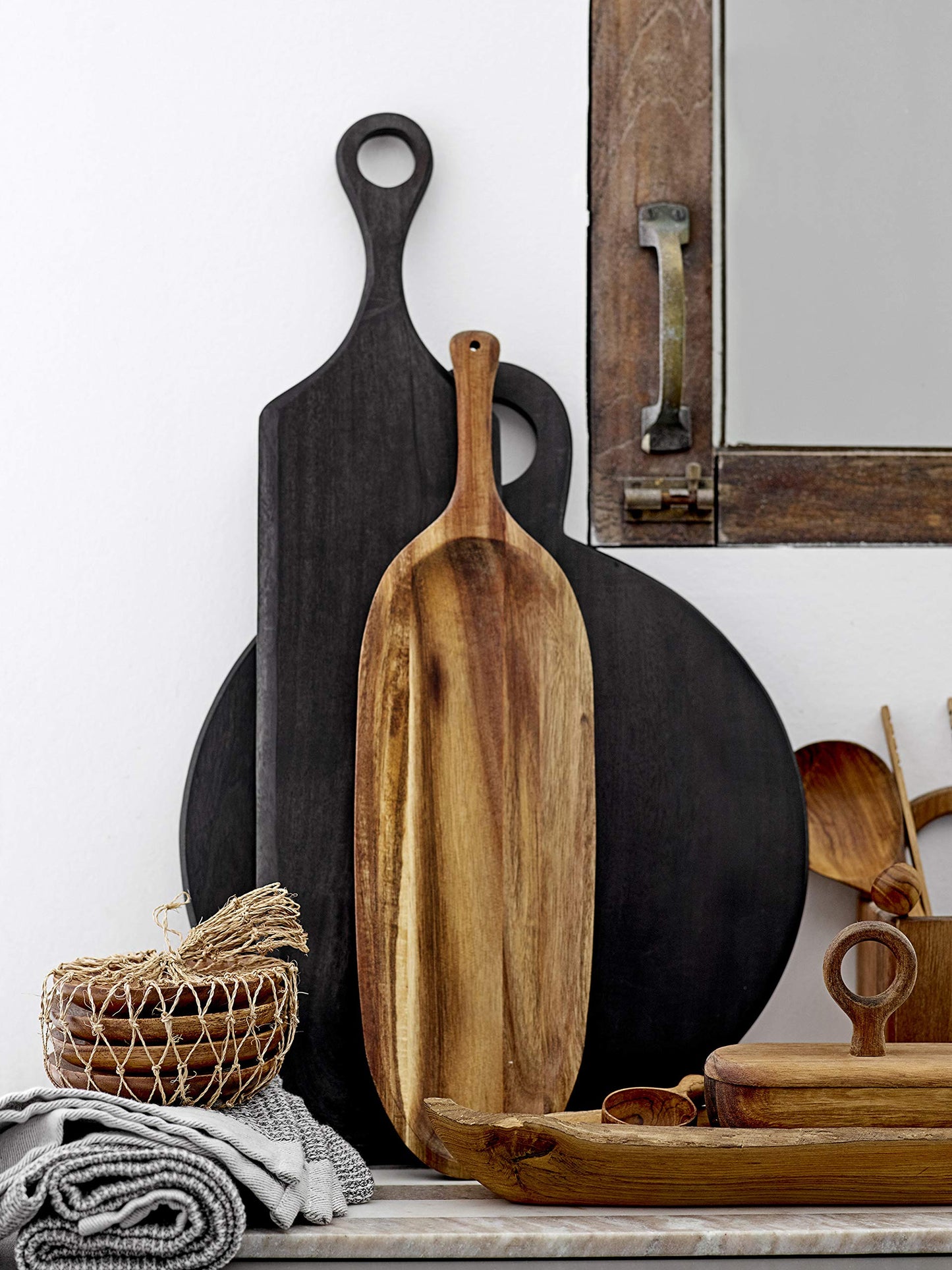 Bloomingville Round Acacia Wood Cheese and Cutting Board with Circle Handle, Black